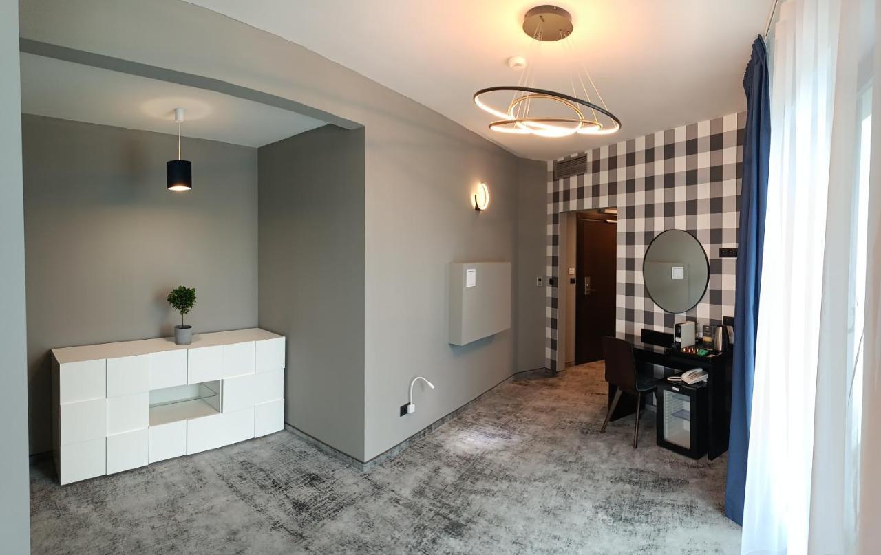 Hotel Sanova Jaroslaw Bagian luar foto