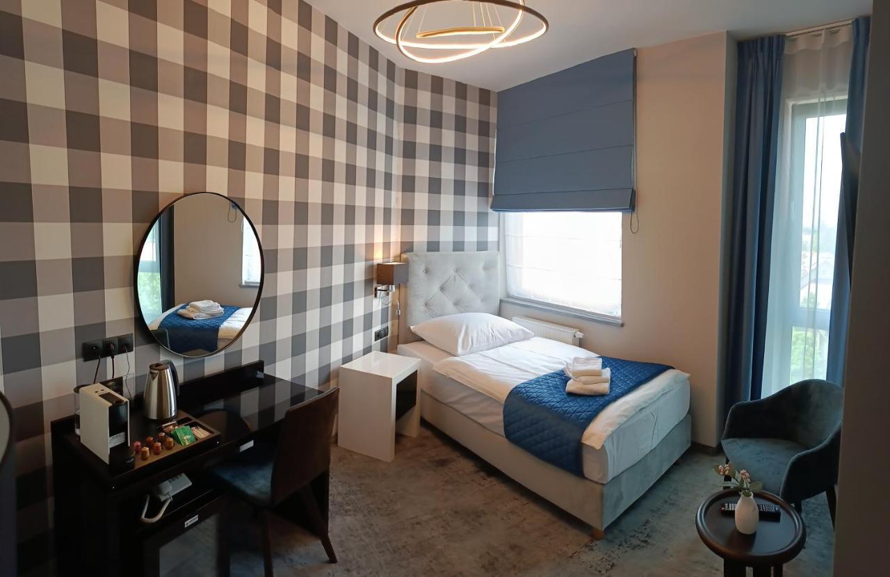 Hotel Sanova Jaroslaw Bagian luar foto