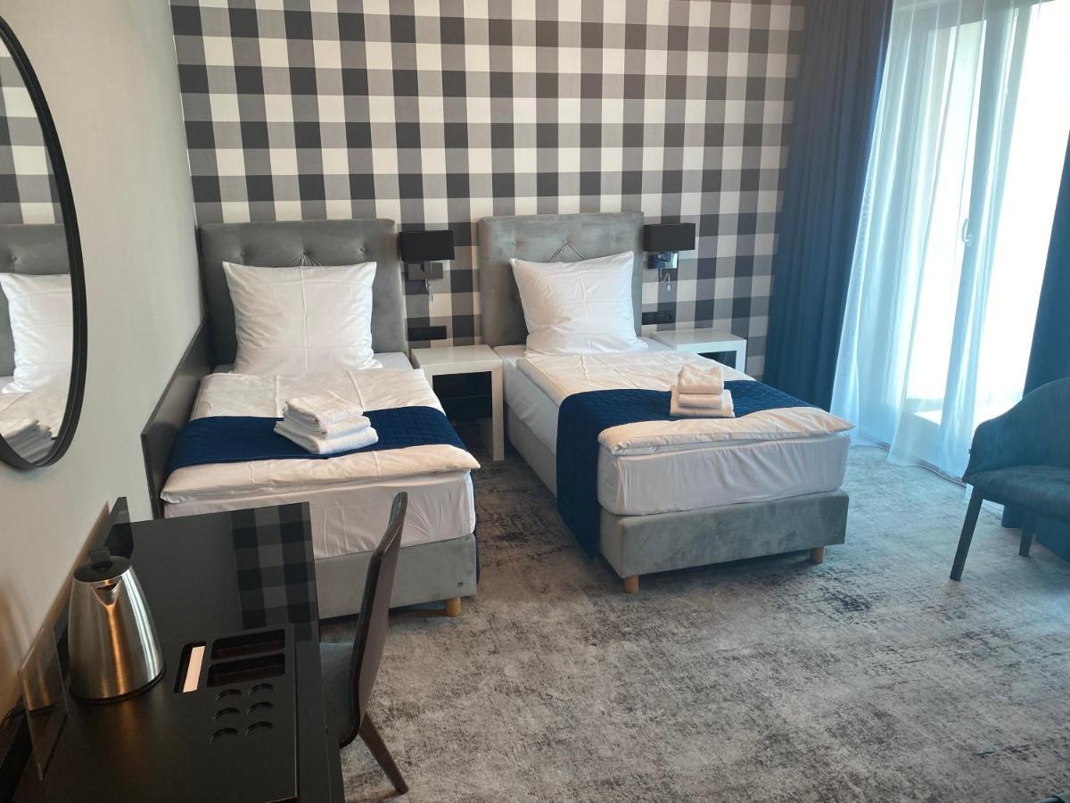 Hotel Sanova Jaroslaw Bagian luar foto