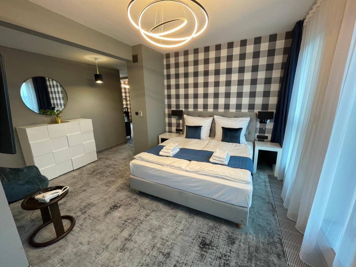 Hotel Sanova Jaroslaw Bagian luar foto