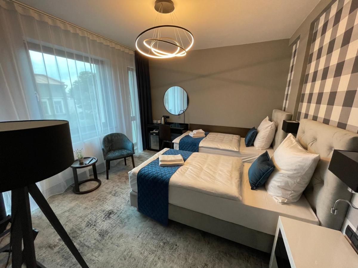 Hotel Sanova Jaroslaw Bagian luar foto
