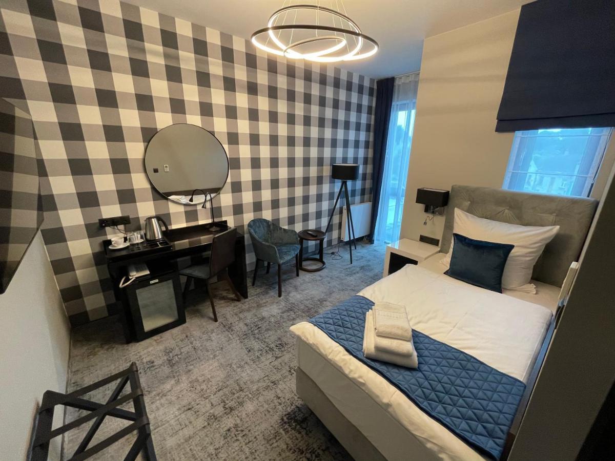 Hotel Sanova Jaroslaw Bagian luar foto