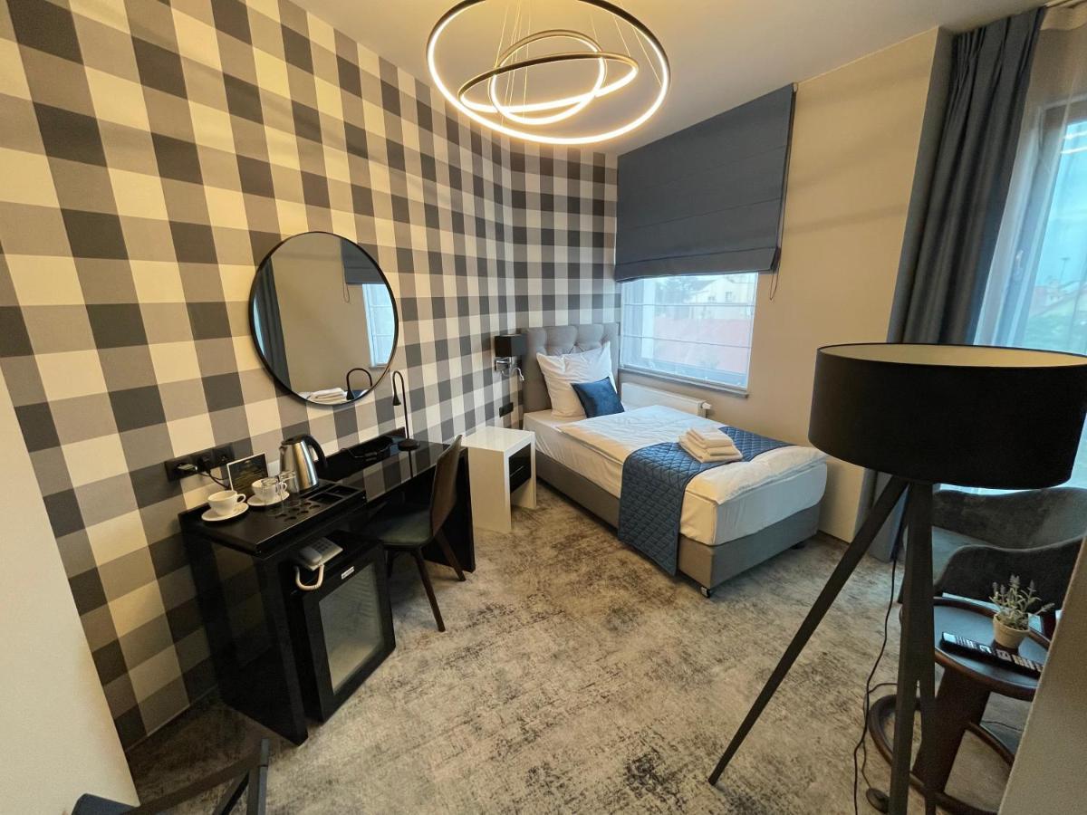 Hotel Sanova Jaroslaw Bagian luar foto
