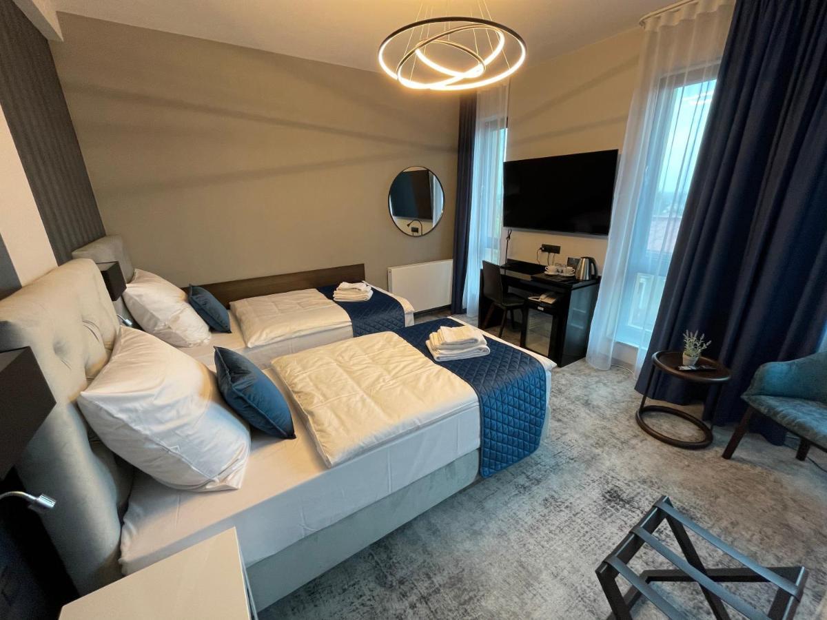 Hotel Sanova Jaroslaw Bagian luar foto
