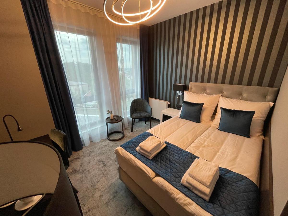 Hotel Sanova Jaroslaw Bagian luar foto