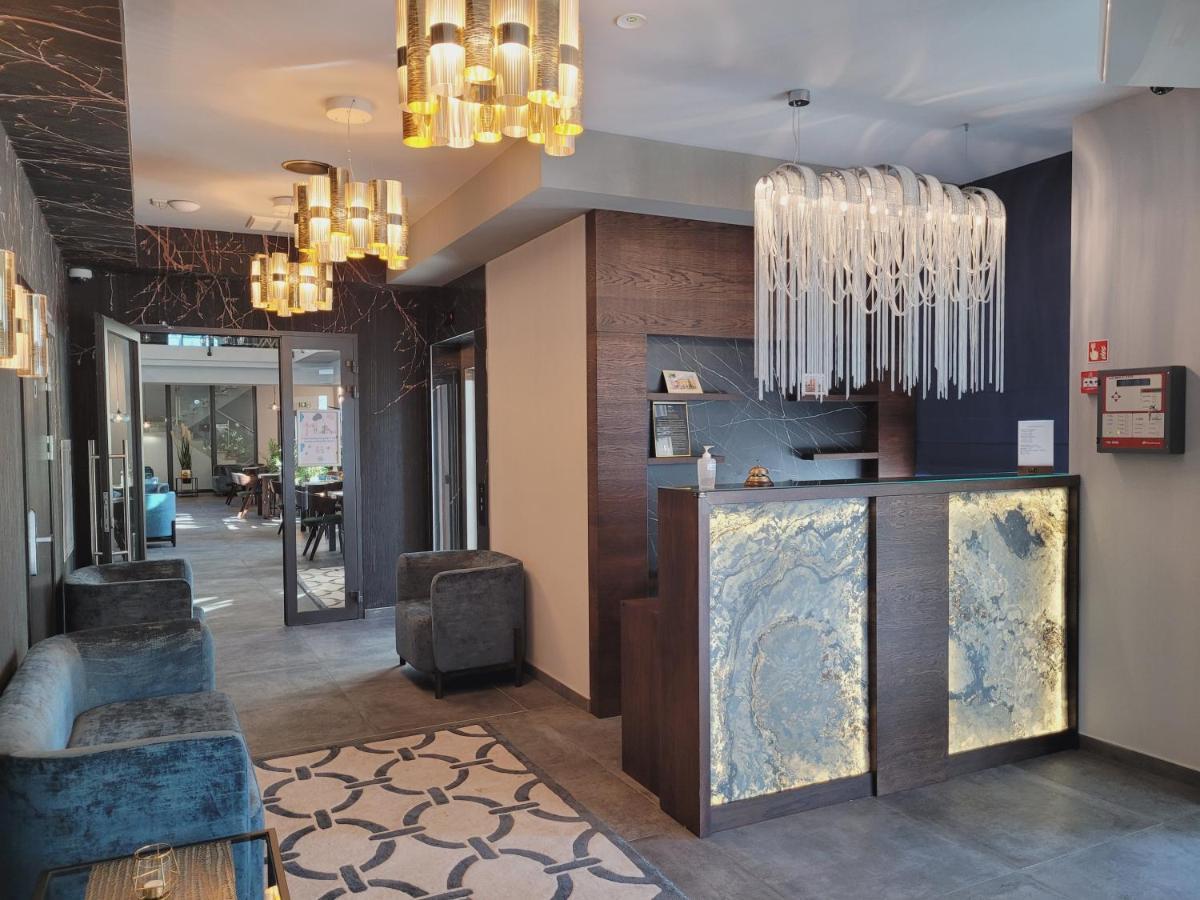 Hotel Sanova Jaroslaw Bagian luar foto