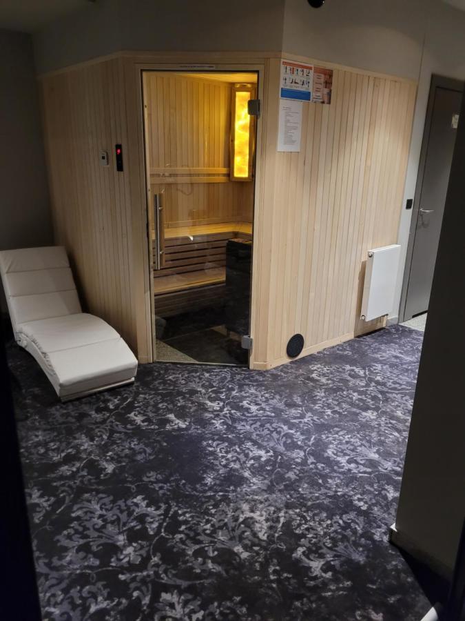 Hotel Sanova Jaroslaw Bagian luar foto