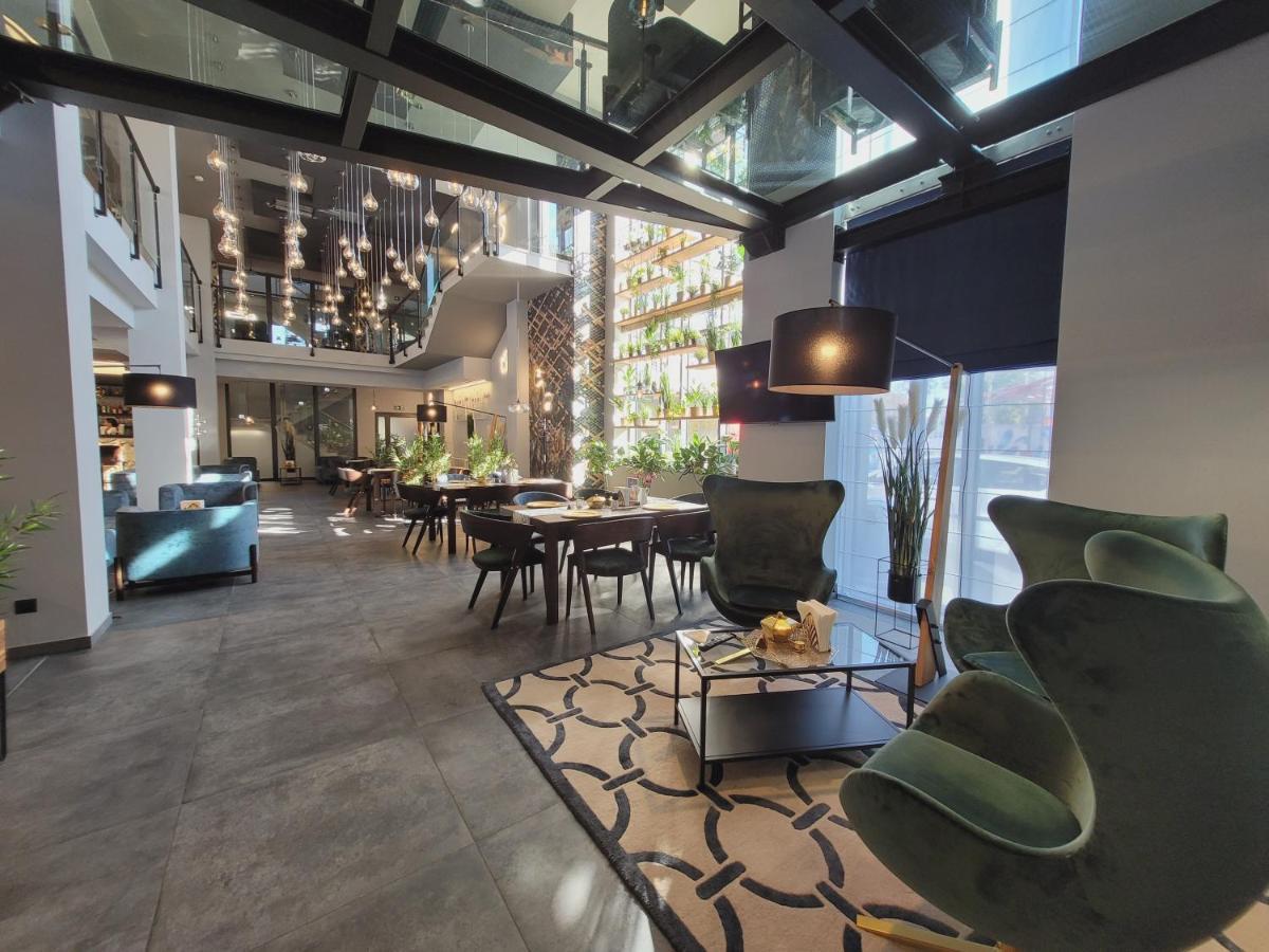 Hotel Sanova Jaroslaw Bagian luar foto