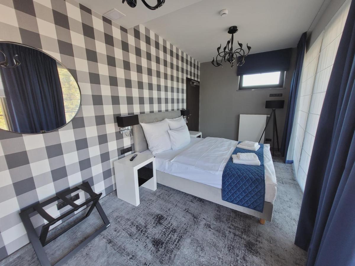 Hotel Sanova Jaroslaw Bagian luar foto