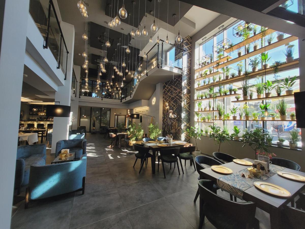 Hotel Sanova Jaroslaw Bagian luar foto