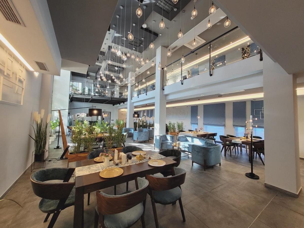 Hotel Sanova Jaroslaw Bagian luar foto