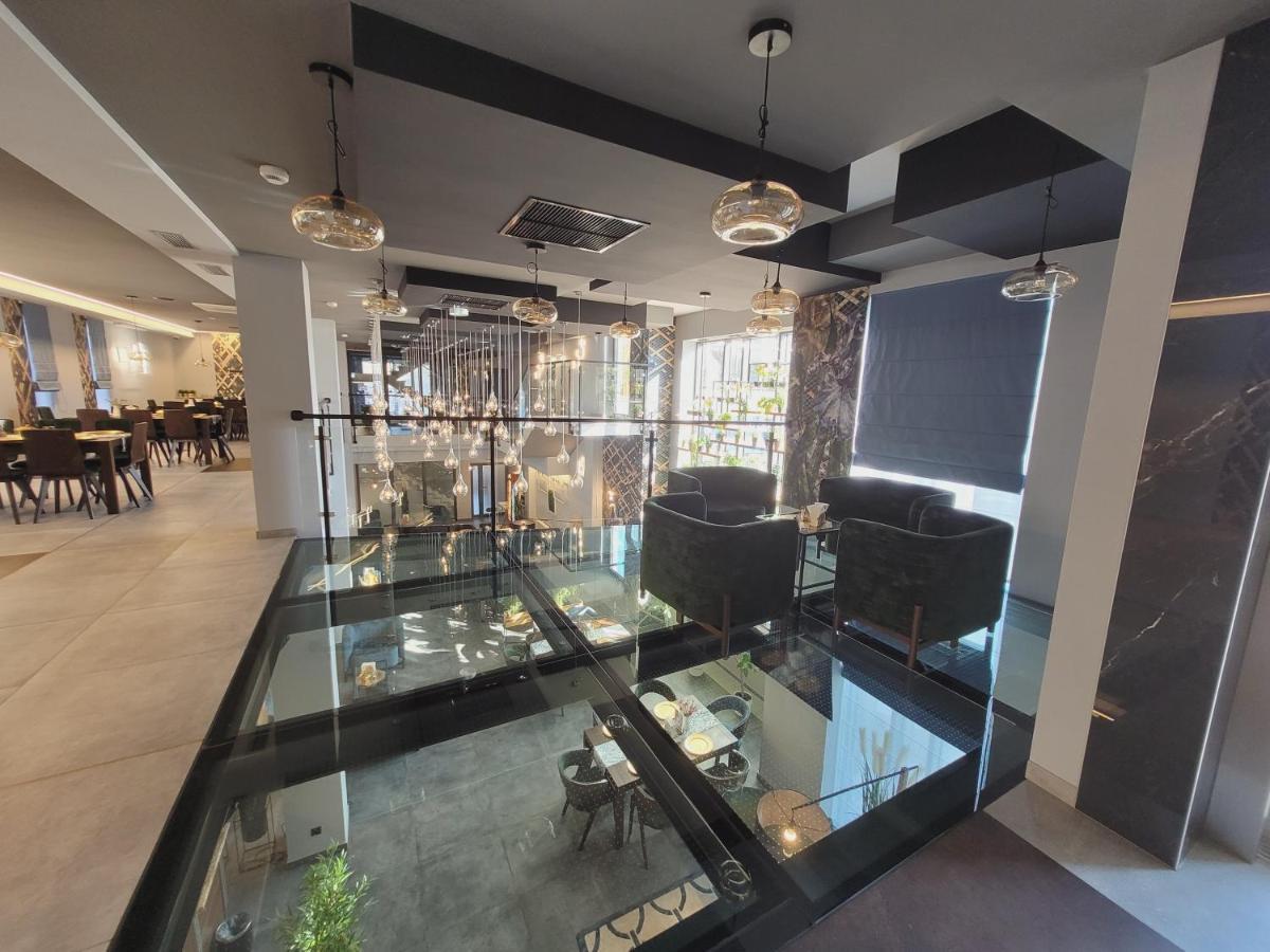 Hotel Sanova Jaroslaw Bagian luar foto