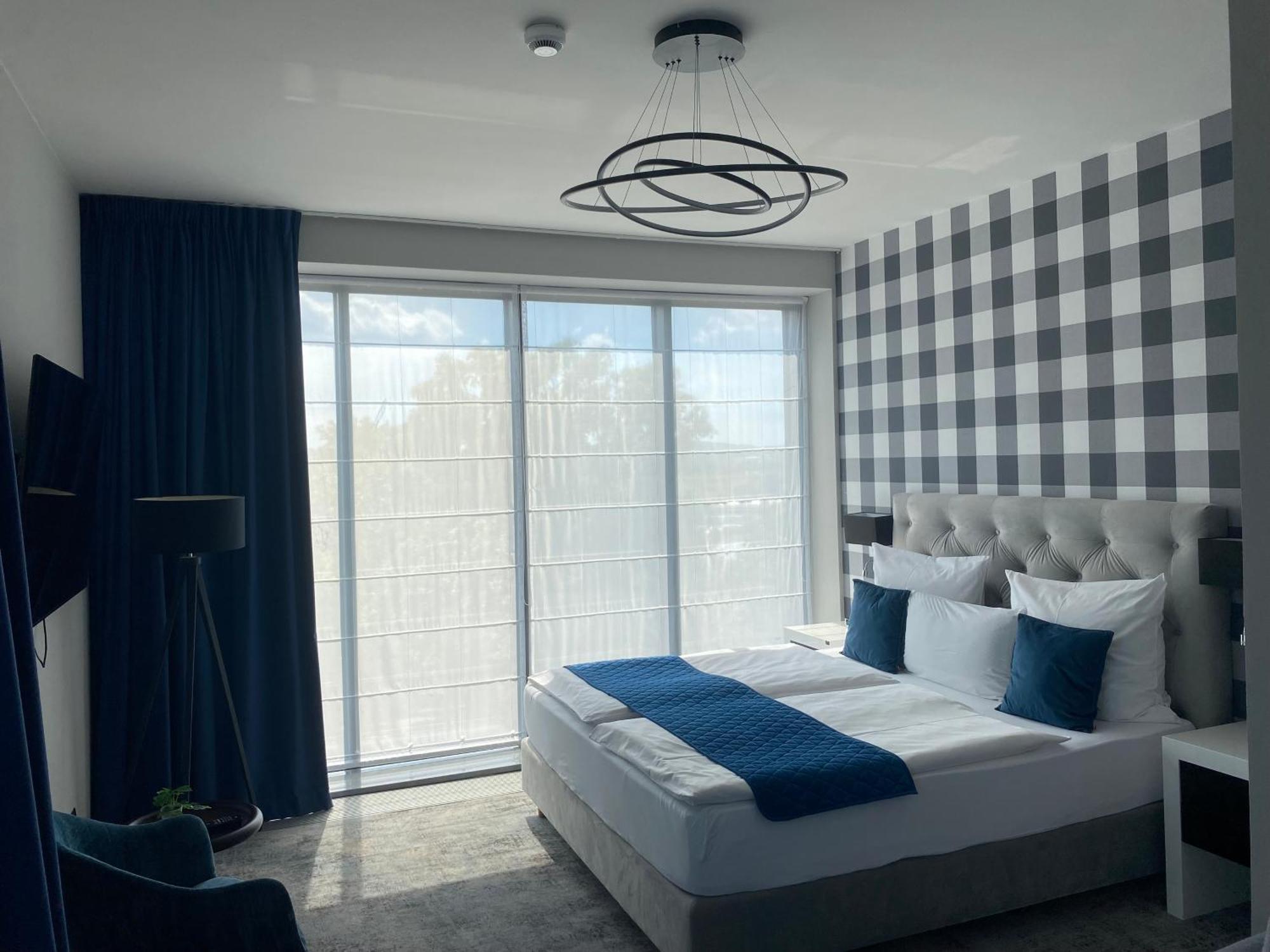 Hotel Sanova Jaroslaw Bagian luar foto