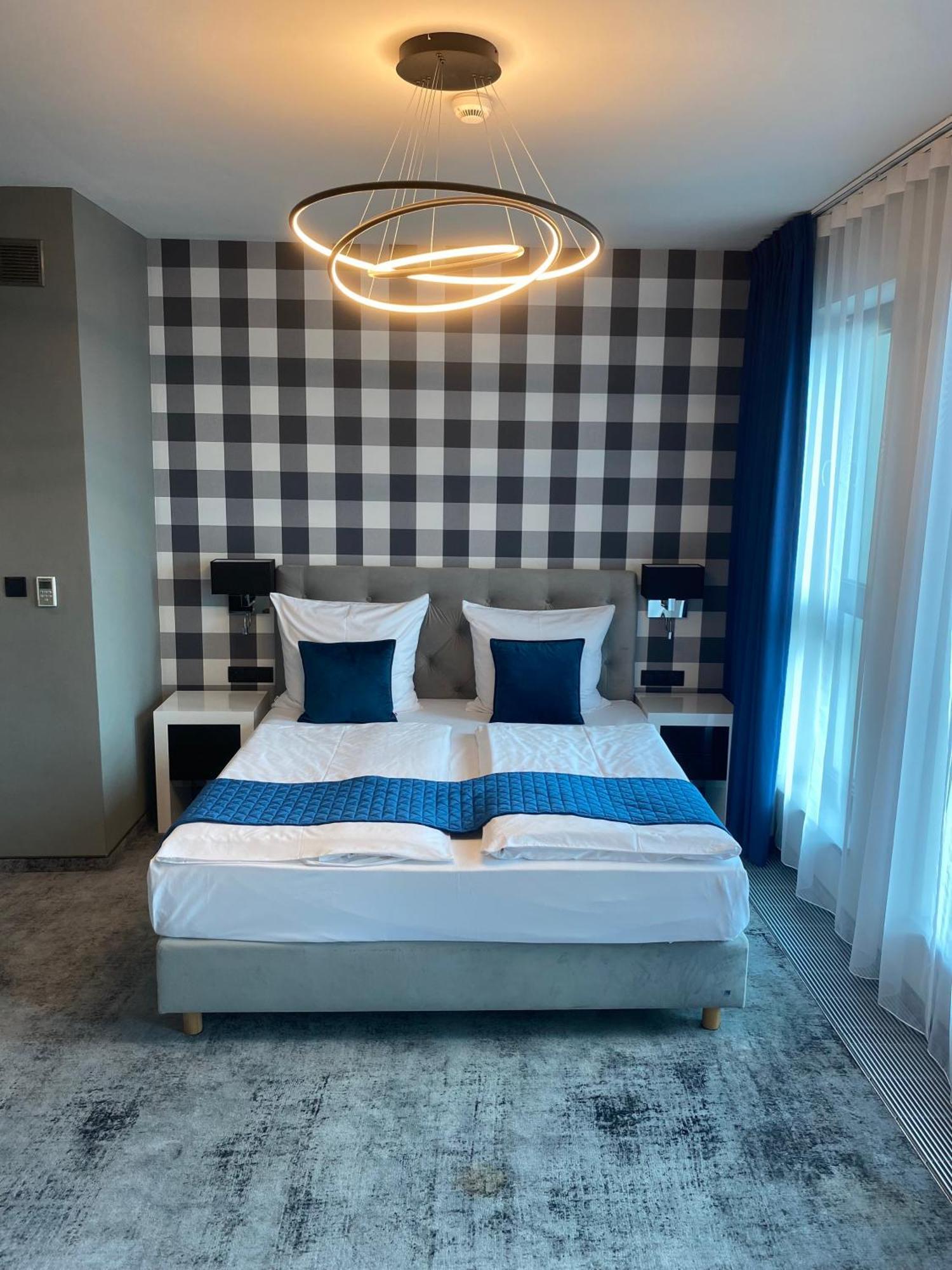 Hotel Sanova Jaroslaw Bagian luar foto