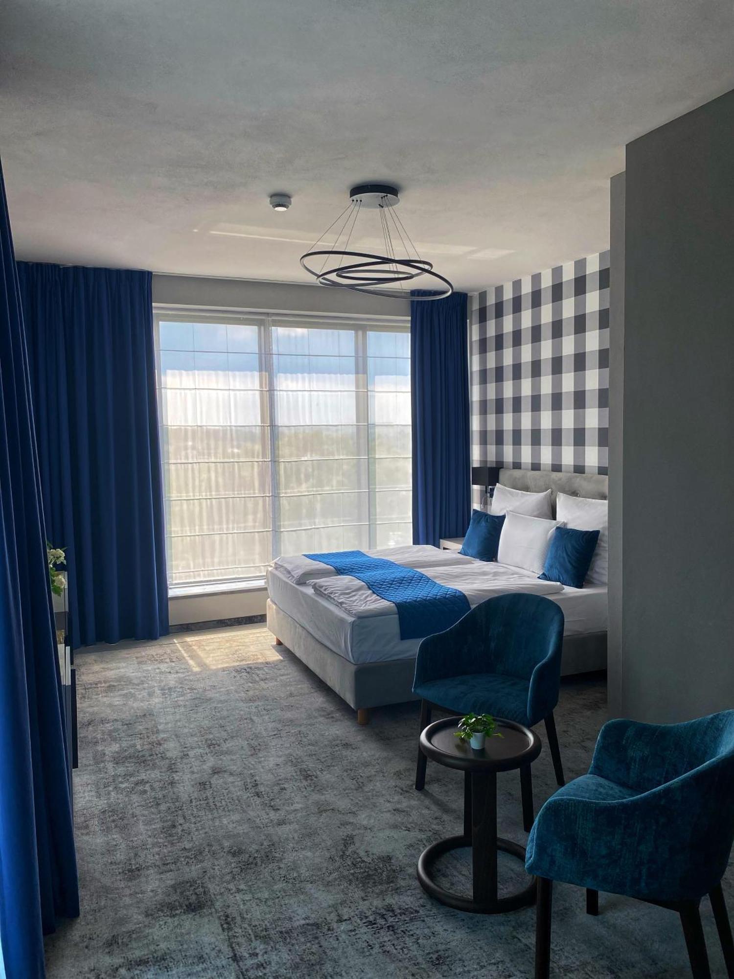 Hotel Sanova Jaroslaw Bagian luar foto