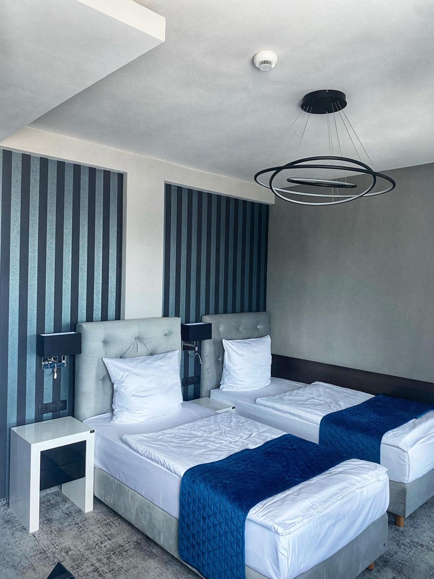 Hotel Sanova Jaroslaw Bagian luar foto