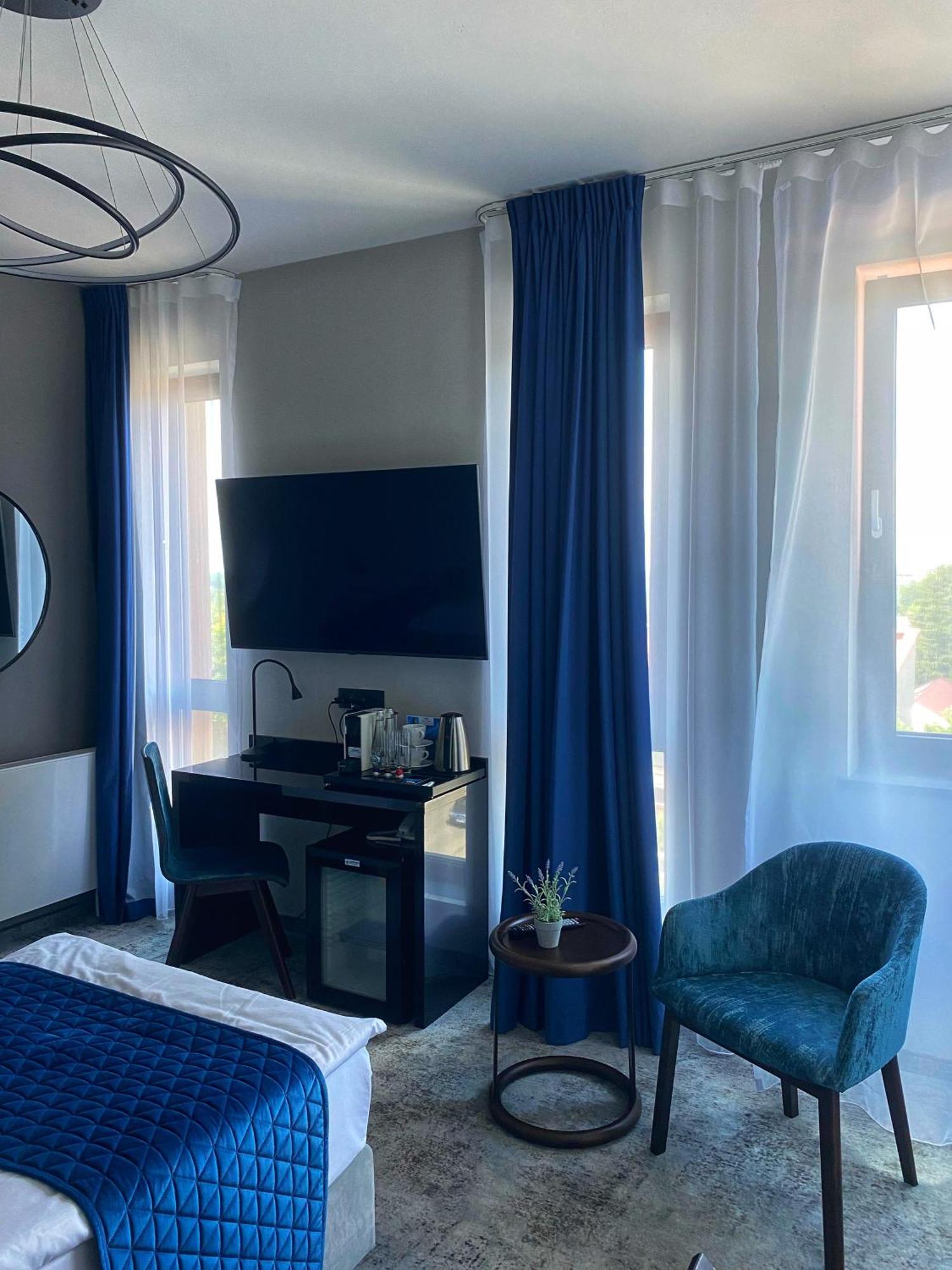 Hotel Sanova Jaroslaw Bagian luar foto