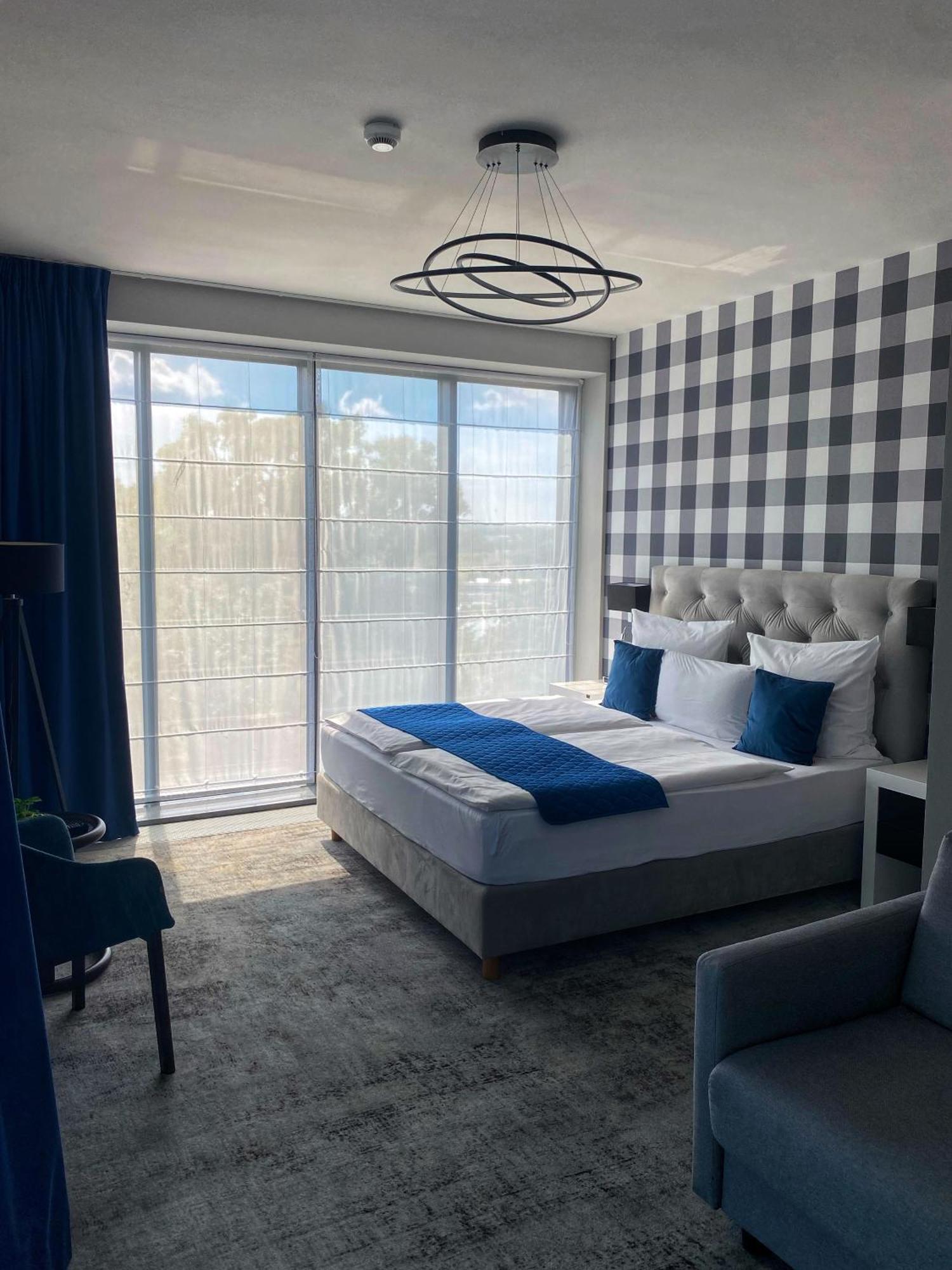 Hotel Sanova Jaroslaw Bagian luar foto