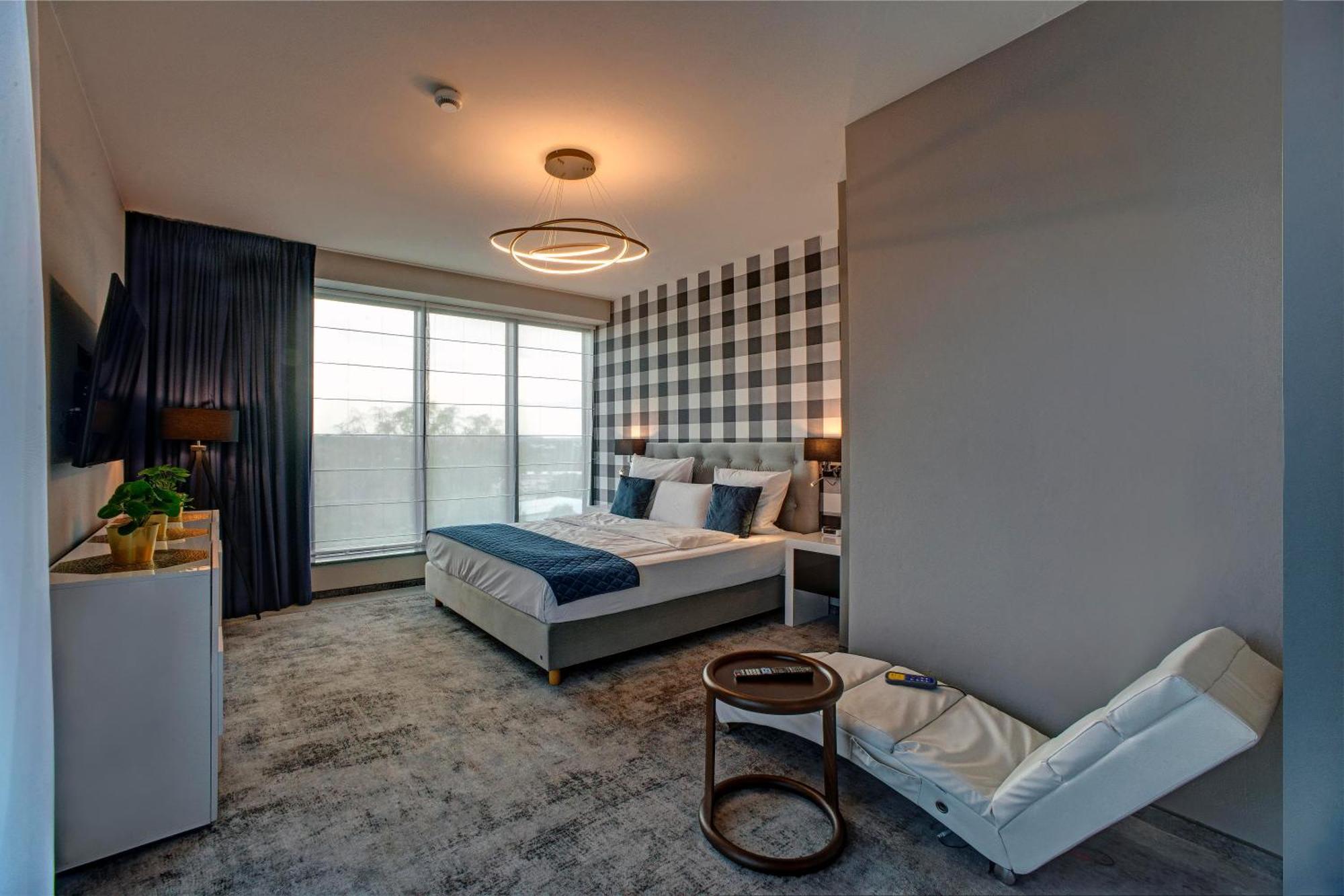 Hotel Sanova Jaroslaw Bagian luar foto