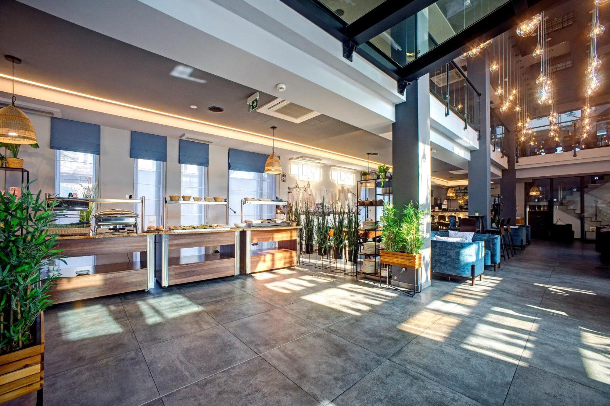 Hotel Sanova Jaroslaw Bagian luar foto