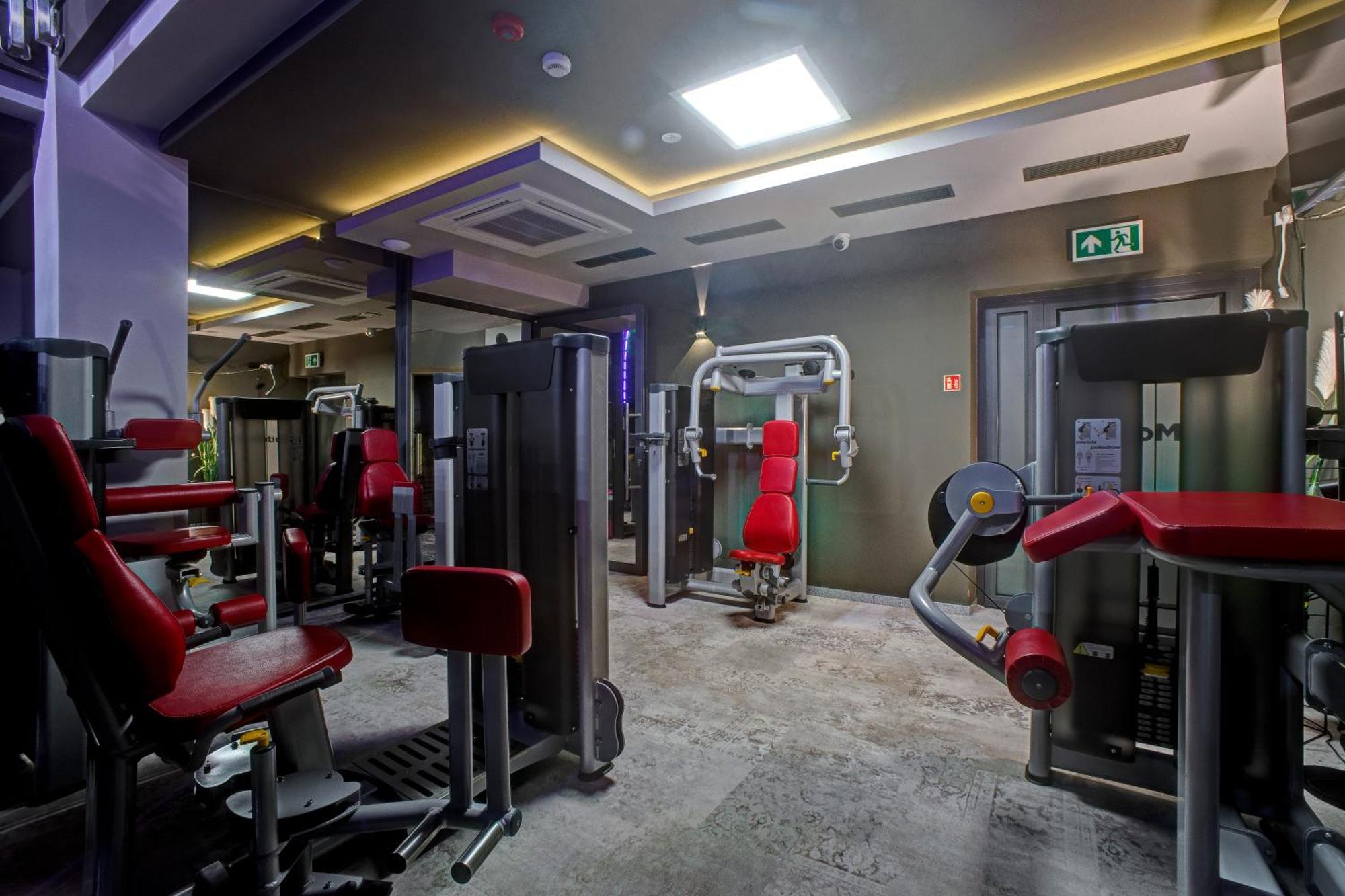 Hotel Sanova Jaroslaw Bagian luar foto