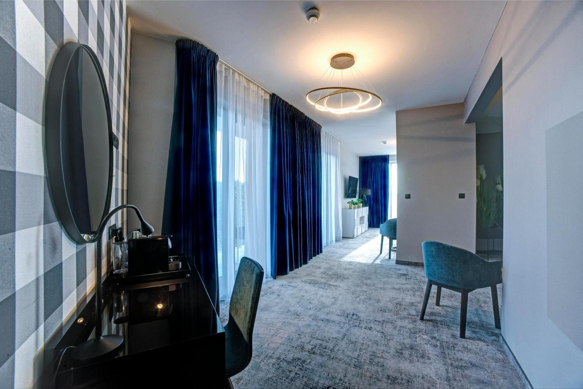 Hotel Sanova Jaroslaw Bagian luar foto