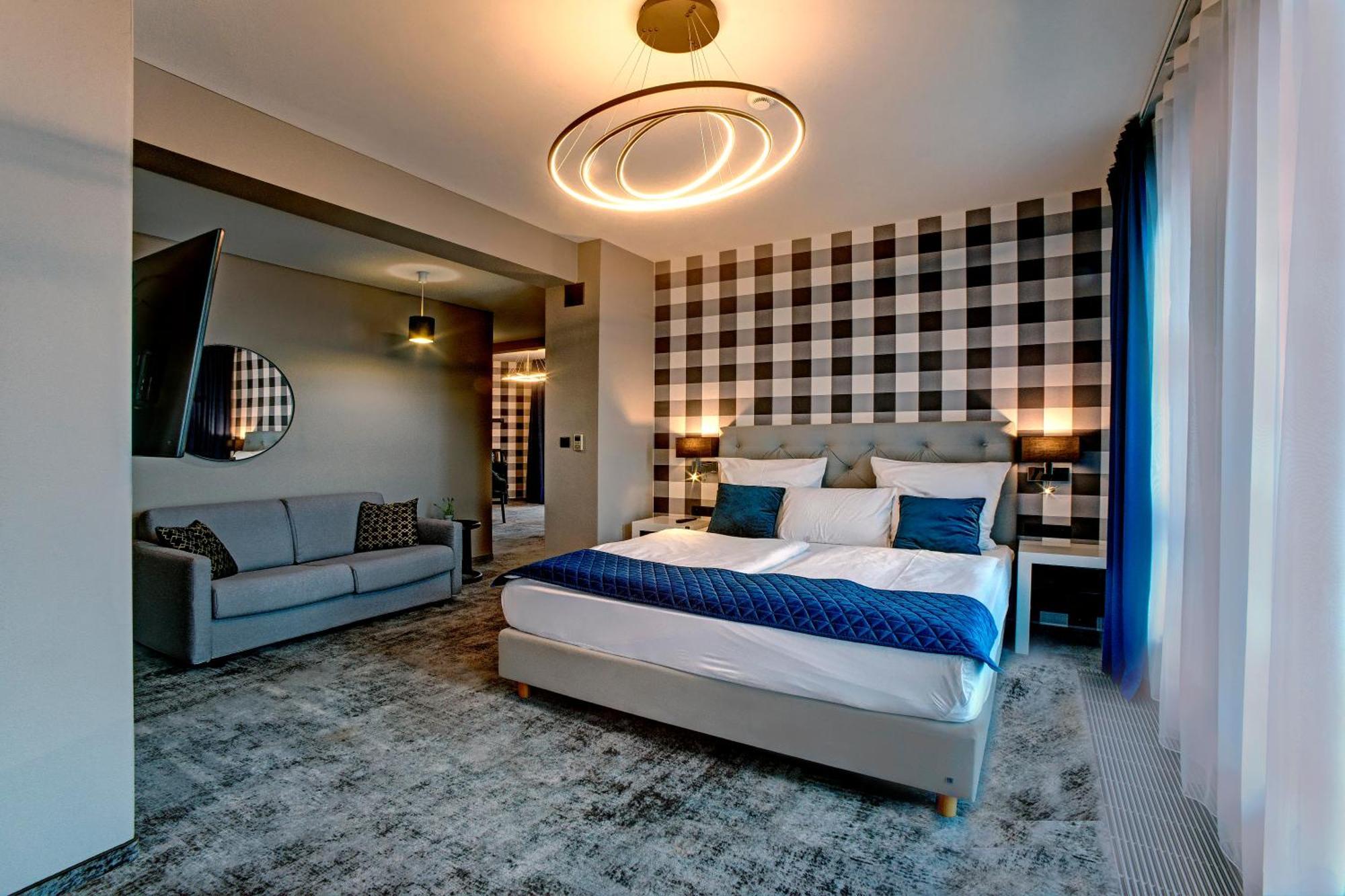Hotel Sanova Jaroslaw Bagian luar foto